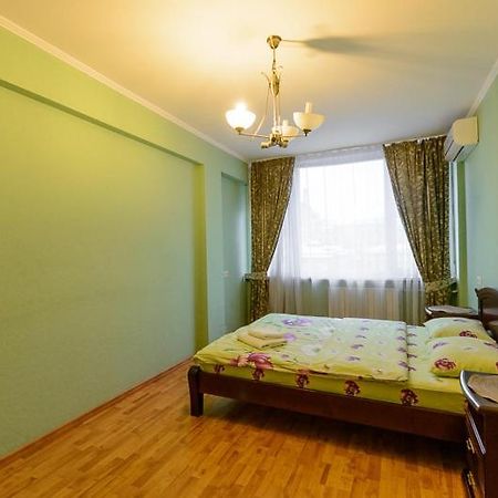 Апартаменти 3-Кімнатні М. Золоті Ворота Kyjev Exteriér fotografie